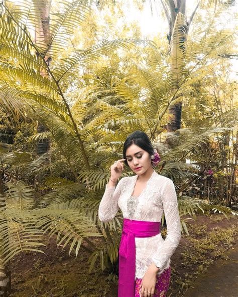 Ayu Sintya Dewiさんはinstagramを利用しています「😇」 I 💗 Balinese Girls Kebaya Lace Fashion Sexy
