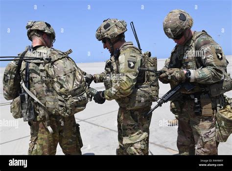 Us Army Soldiers Assigned To Viper Company 1 26 Infantry 101st
