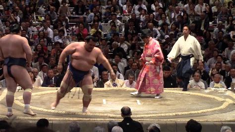 Sumo Wrestlers Throw A Handful Of Salt To Purify The Dohyo Ring Youtube