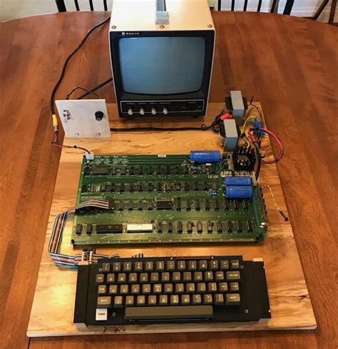 Charitybuzz Auctioning Off Vintage Schoolsky Apple 1 Computer Macrumors