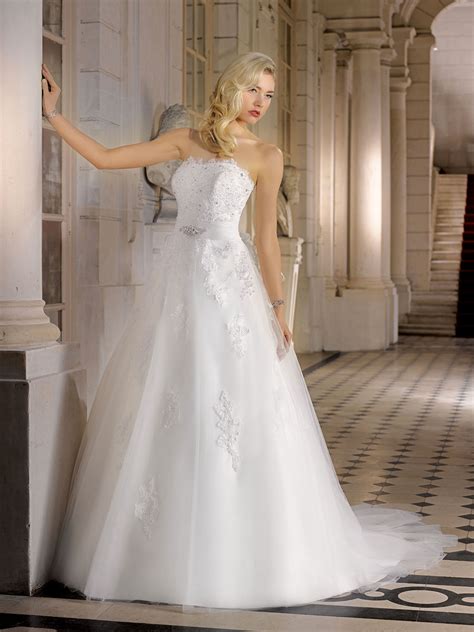 The average wedding dress cost depends on a variety of while the average price of a wedding dress oscillates, there is a general cost to keep in mind when shopping for your dream gown. Miss Kelly - Wedding dress Collection 2015