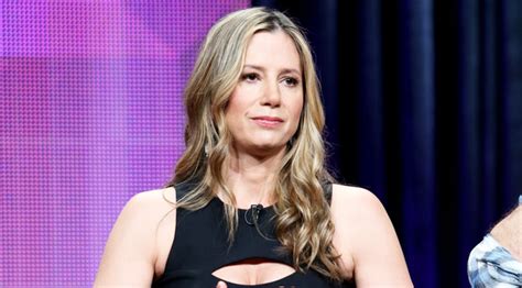 Mira Sorvino Pens Apology To Dylan Farrow For Working With Woody Allen