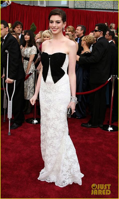 Photo Anne Hathaway Emily Blunt Devil Wears Prada Oscars Moment 19 Photo 4548596 Just Jared