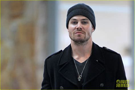 Photo Stephen Amell Big Apple Promo Trip With Wife Cassandra 15