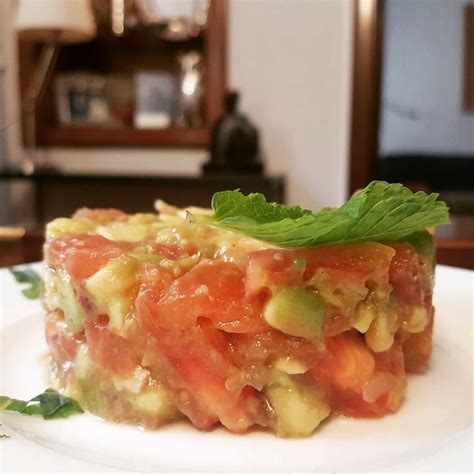 Tartar de tomate, aguacate y gambas | SeleccionDN+ | Recetas de Recetas