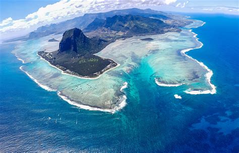 Underwater Waterfall Illusion In South West Mauritius Oc 3311x2128
