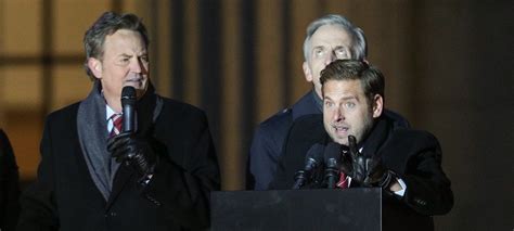Matthew Perry And Jonah Hill Film Political Rally For ‘dont Look Up In Boston Dont Look Up