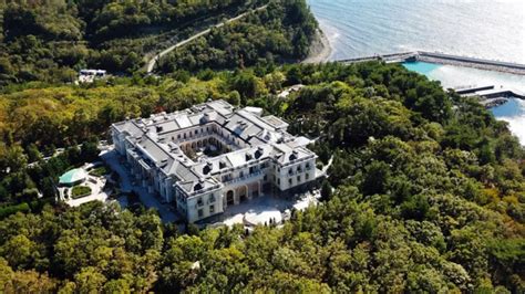 .a sprawling, opulent black sea palace allegedly owned by russian president vladimir putin. Kremlin Calls Navalny's Viral Putin Palace Report ...