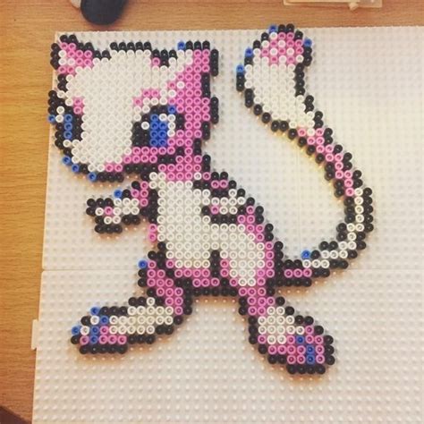 Zauberhafte, bedeutsame dinge, die du nirgendwo sonst finden kannst. Mew Pixel Art | Pokemon perlen, Bügelperlen und ...