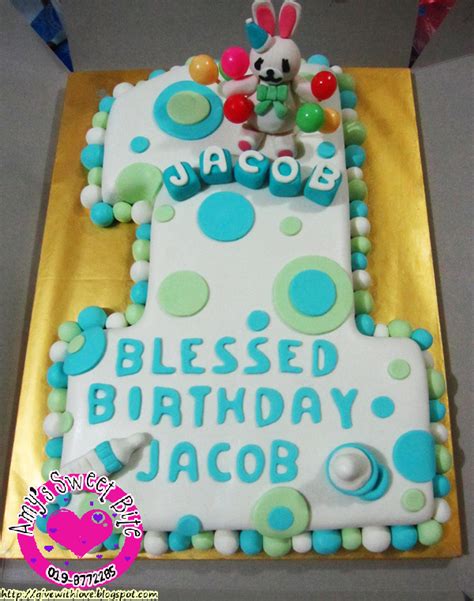 To celebrate we created this two tier ball themed cake with a colorful palette of blue, yellow, orange and red. Amy's Sweet Bite ♥♥: Birthday Cake - Baby Boy 1st birthday