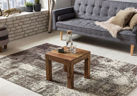 Ein couchtisch, sei es aus holz oder einer materialkombination, sollte mit bedacht ausgesucht werden. WOHNLING Couchtisch Massiv-Holz Sheesham 45 cm breit ...
