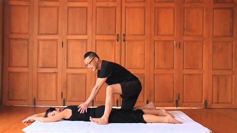 Palming The Back Palming Sen Dans Le Dos Reviewing Thai Massage Techniques With Kam Thye