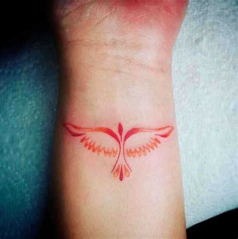 29 tatuajes del Ave Fénix con significado para mujeres y hombres