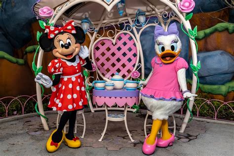 Sneak Peek Inside Reimagined Mickeys Toontown Including Minnies House