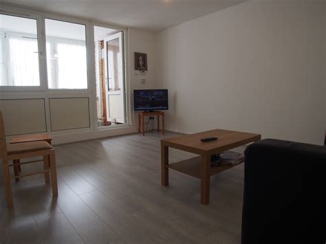 Located right next to the high street with a large number of shops, restaurants. A recently refurbished, well presented one bedroom flat ...