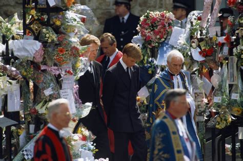 Princess Diana Public Funeral Pictures Popsugar Celebrity Photo 51