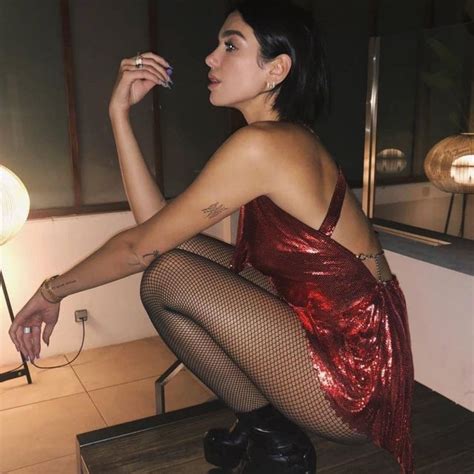 Dua lipa's height is 5ft 8in (173 cm). Dua Lipa Net Worth, Height, Weight, Age, Dating, Bio, Facts - Make Facts