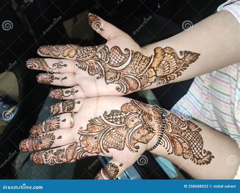 Haf Hand Mehandi Designs Henna Stock Image Image Of Henna Chest