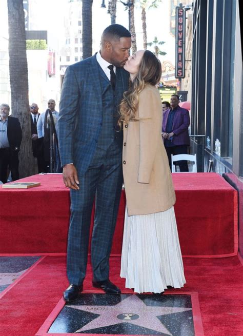 Gmas Michael Strahans Girlfriend Kayla Quick Makes A Rare Appearance Kissing Former Nfl Star
