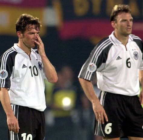 Das team holte in der vorrunde nur einen punkt und schied als letzter hinter portugal und die em 2000 fand in acht städten in belgien und den niederlanden statt. Einfach weg: Vier Dinge, die aus dem Fußball verschwunden ...