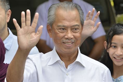 Mr muhyiddin then joined dr mahathir's. Malaysian king chooses Muhyiddin Yassin over Mahathir to ...