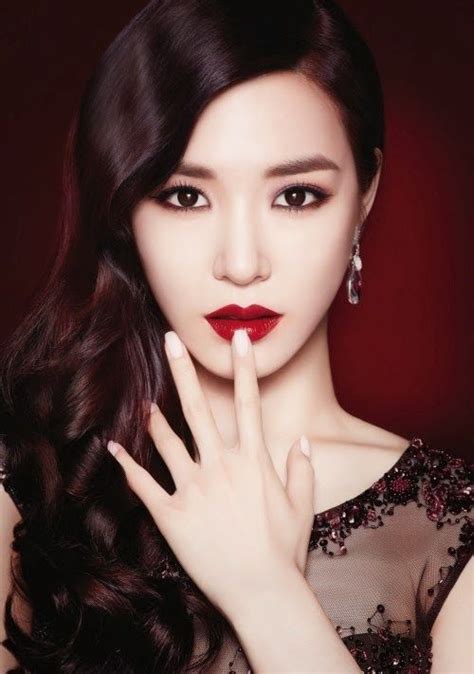 Tiffany Hwang Snsd Girls Generation Ipkn Photoshoot Dramatic Makeup Dark Wavy Hair