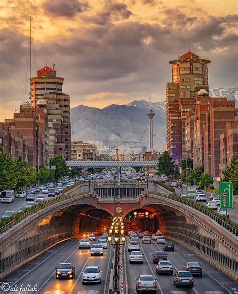 T H Ran Capitale De Liran Iran Tourism Iran Pictures Cool Places