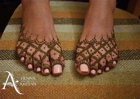 Very Simple Mehndi Designs For Feet