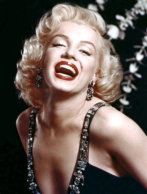Marilyn Monroe 25 Most Iconic Hairstyles Of All Time Us Weekly
