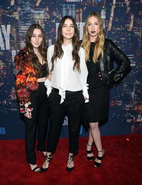 the haim sisters say taylor swift is a carrie bradshaw
