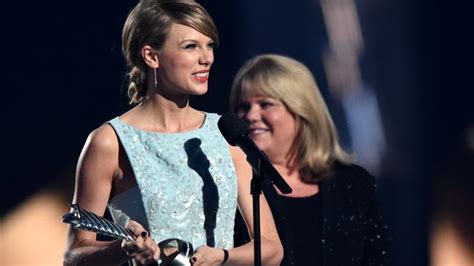 Taylor Swifts Mum Andrea Finlay Makes First Public Appearance After Cancer Diagnosis News Com