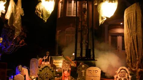 Vidéo Sur Youtube De Bellewaerde Halloween Messon On Te - Maison Hantée LaPrairie Haunted House 2012 (Montréal) - YouTube