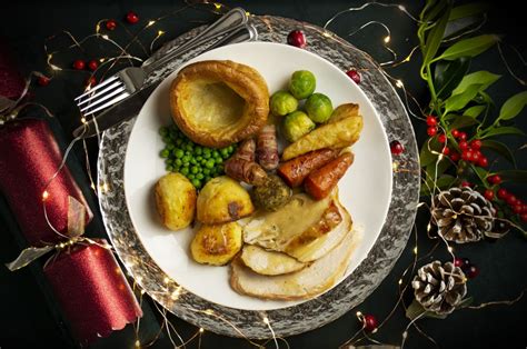 The most famous christmas lights in the uk are in oxford street in london. Most Popular British Christmas Dinner : This is the most affordable Michelin star restaurant for ...