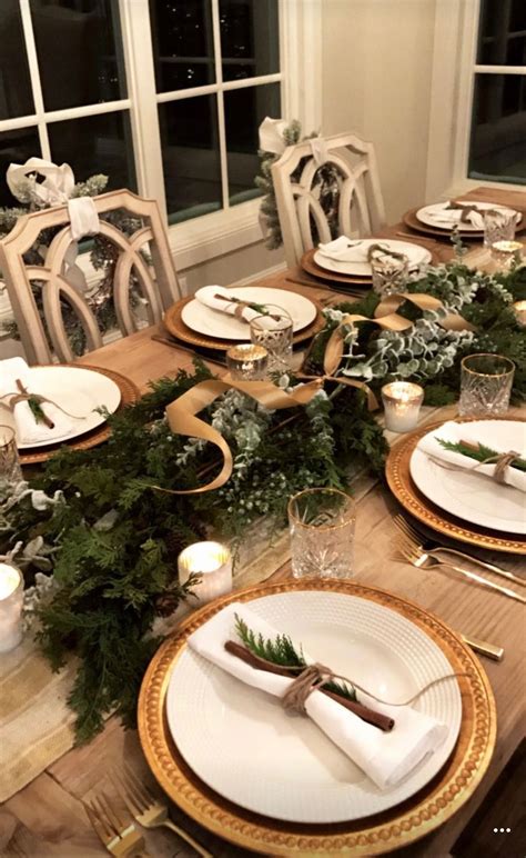 Trying to find some of the most informative ideas in the internet? Christmas dinner | Christmas table decorations, Christmas ...