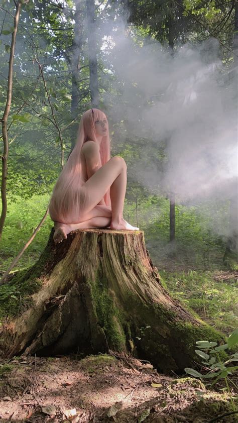 Darling In The Franxx Zero Two Ero Cosplay By Vinnegal Explores Nature