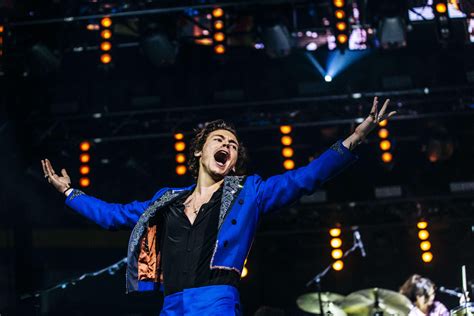 This year you can enjoy harry styles live at his us tour starting on june 26 in detroit, michigan. Pollstar | Harry Styles & Niall Horan Find Success With ...