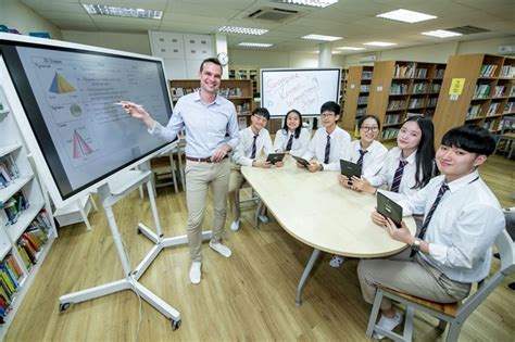 ‘삼성 플립으로 스마트해진 싱가포르 한국국제학교