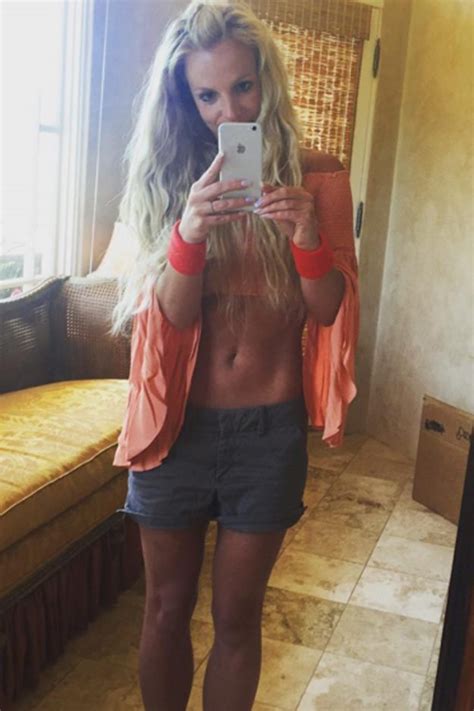 Britney Spears Flashes Abs In Unairbrushed Holiday Selfie Ok Magazine