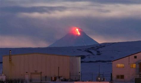 Alaska Volcano Latest Eruption Sends Ash Five Miles Into The Air World News Uk