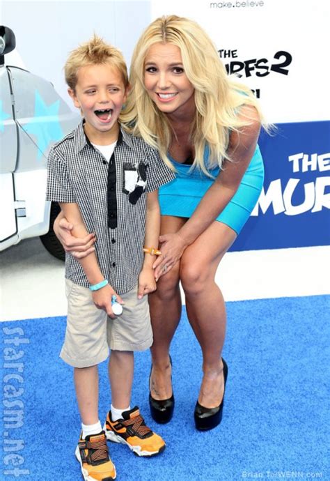 Photos Britney Spears And Sons Sean Preston And Jayden James At Smurfs 2 Premiere