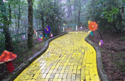 Land Of Oz Is The Creepy Abandoned Theme Park That Opens Once A Year