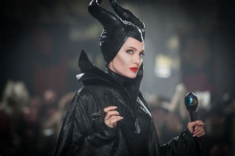 Maleficent Trailer 3 Angelina Jolie S Sorceress Spreads Her Wings