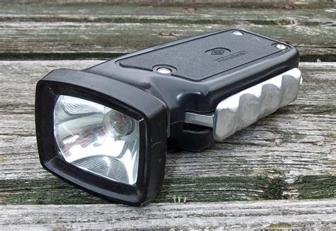 Vremax Mechanically Powered Flashlight