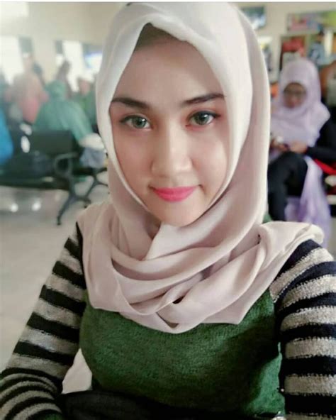 Check spelling or type a new query. Tante Berjilbab Cantik Ketat Gemesin - Republic Renger Cantik