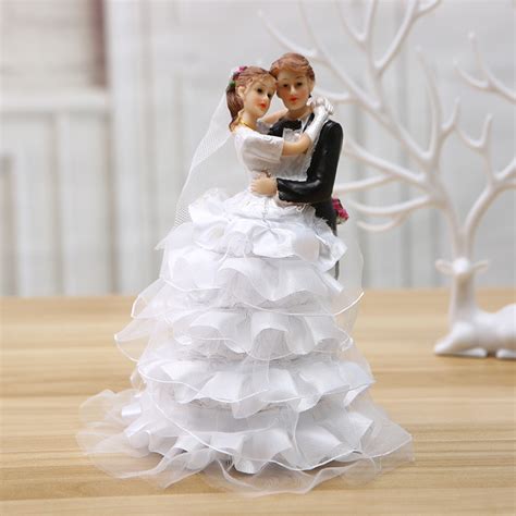 2019 Resin Bride And Groom Wedding Cake Toppers Couple Dancing Bride