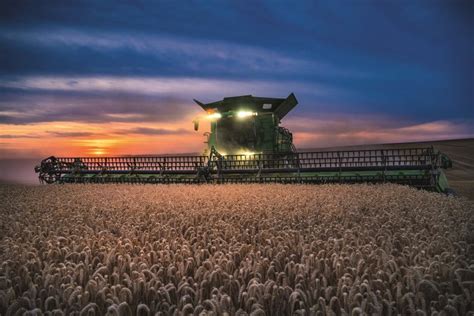 John Deere Previews New X9 Combine Successful Farming