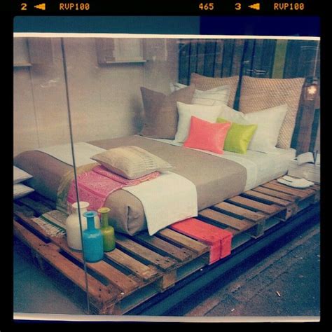 Milk crates are square or rectangular interlocking boxes that are used to transport milk and other products from dairies to retail establishments. Best 25+ Bed base ideas on Pinterest | Platform bed ...