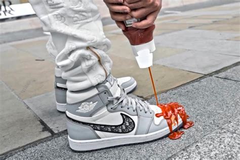 Air jordan i high og dior. Watch the Dior X Nike Air Jordan get Sprayed with Ketchup ...