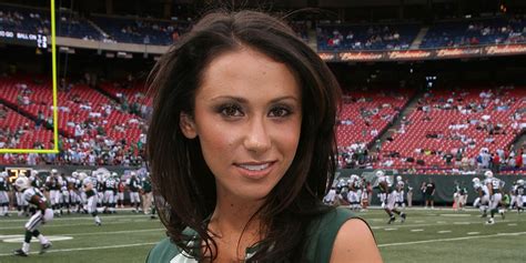 Jenn Sterger Responds To Peyton Manning Record With Dig At Brett Favre