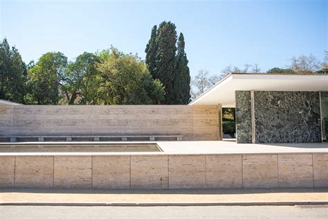 De les fonts de montjuïc) 08038 barselona catalonia i̇spanya. Photos of the Barcelona pavilion by Mies Rohe